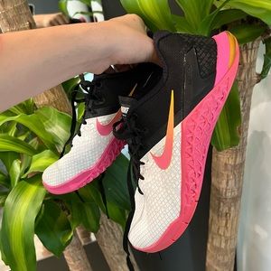 NEW Nike training sneaks